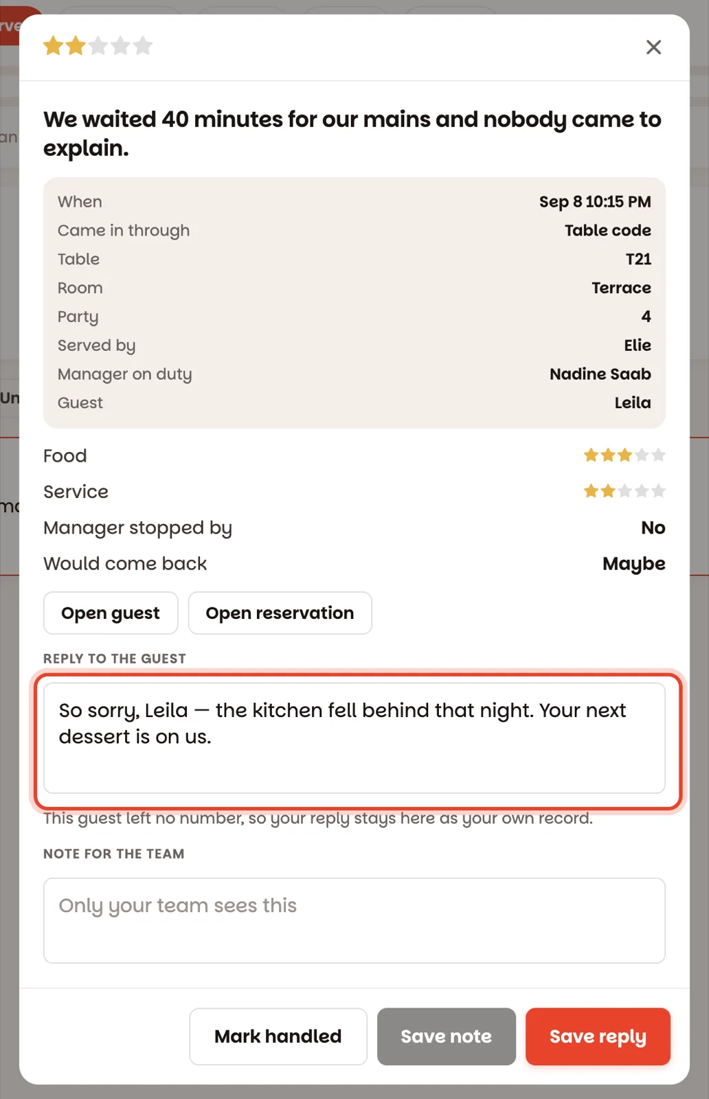 A rating opened: the guest's answers, a reply, and a note for the team